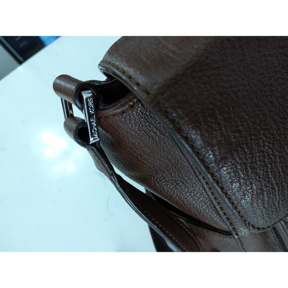 Michael Kors brown leather purse handle/strap TurnKey latch closure. Storage - Picture 6 of 13